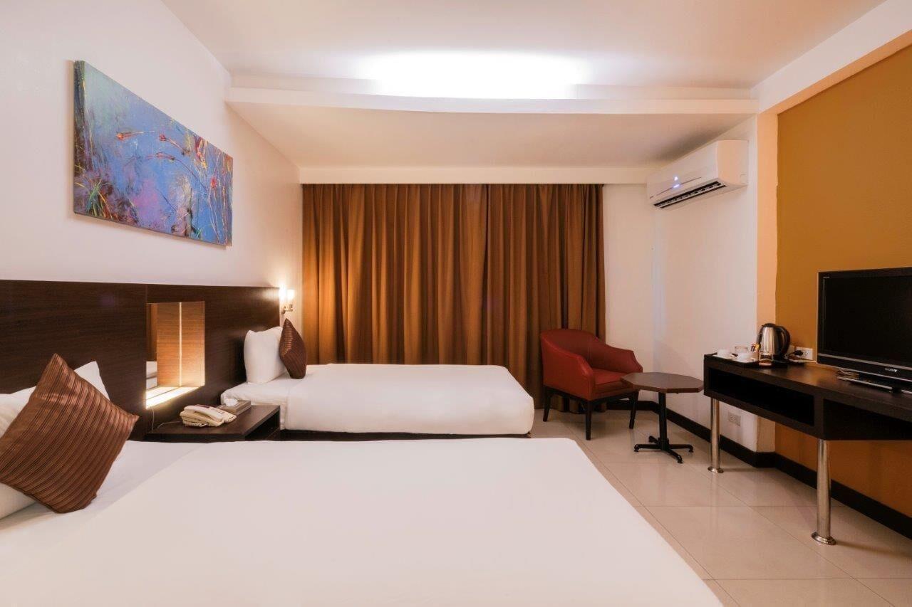 Baron Beach Hotel Паттайя Экстерьер фото