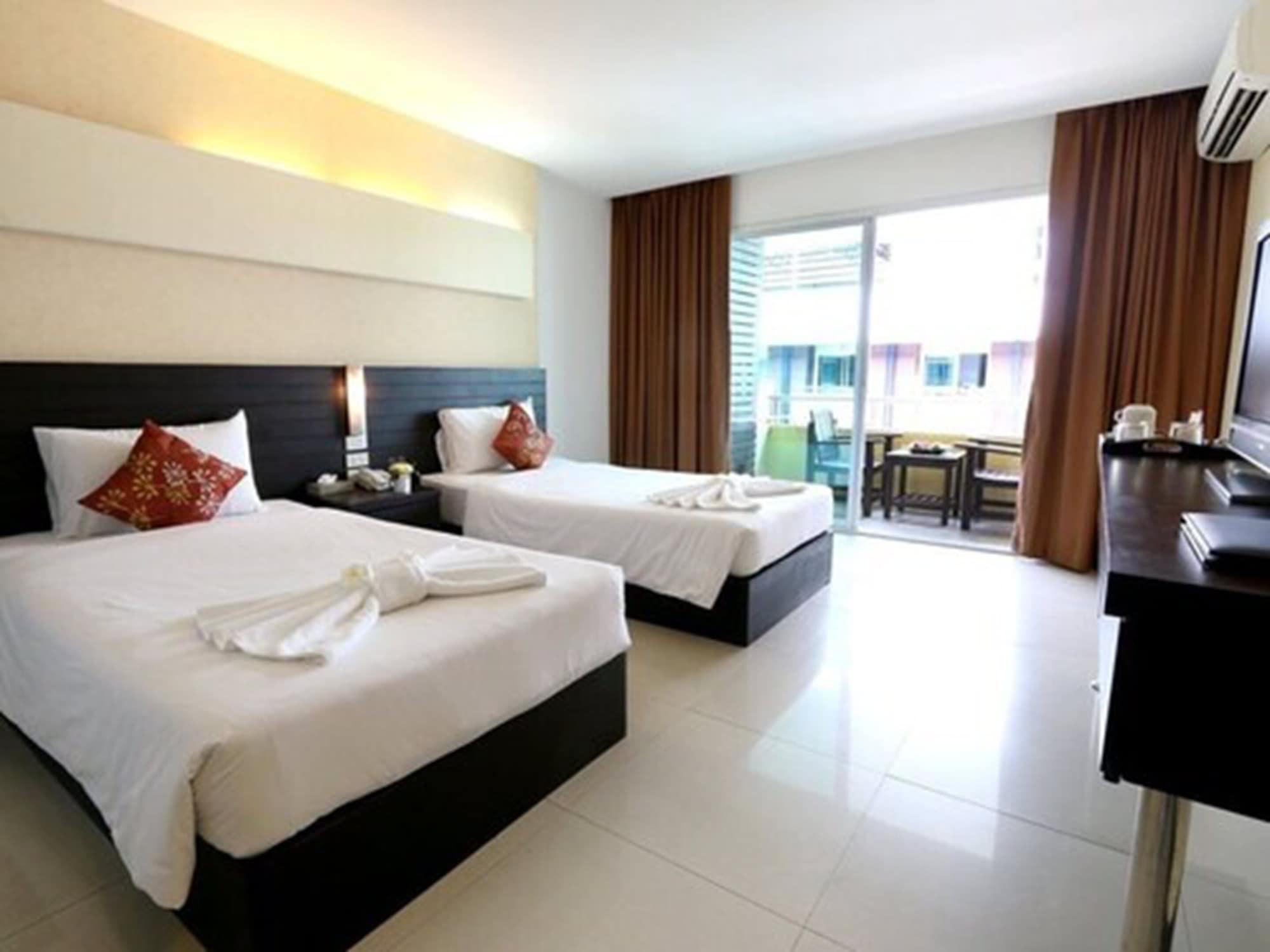 Baron Beach Hotel Паттайя Экстерьер фото