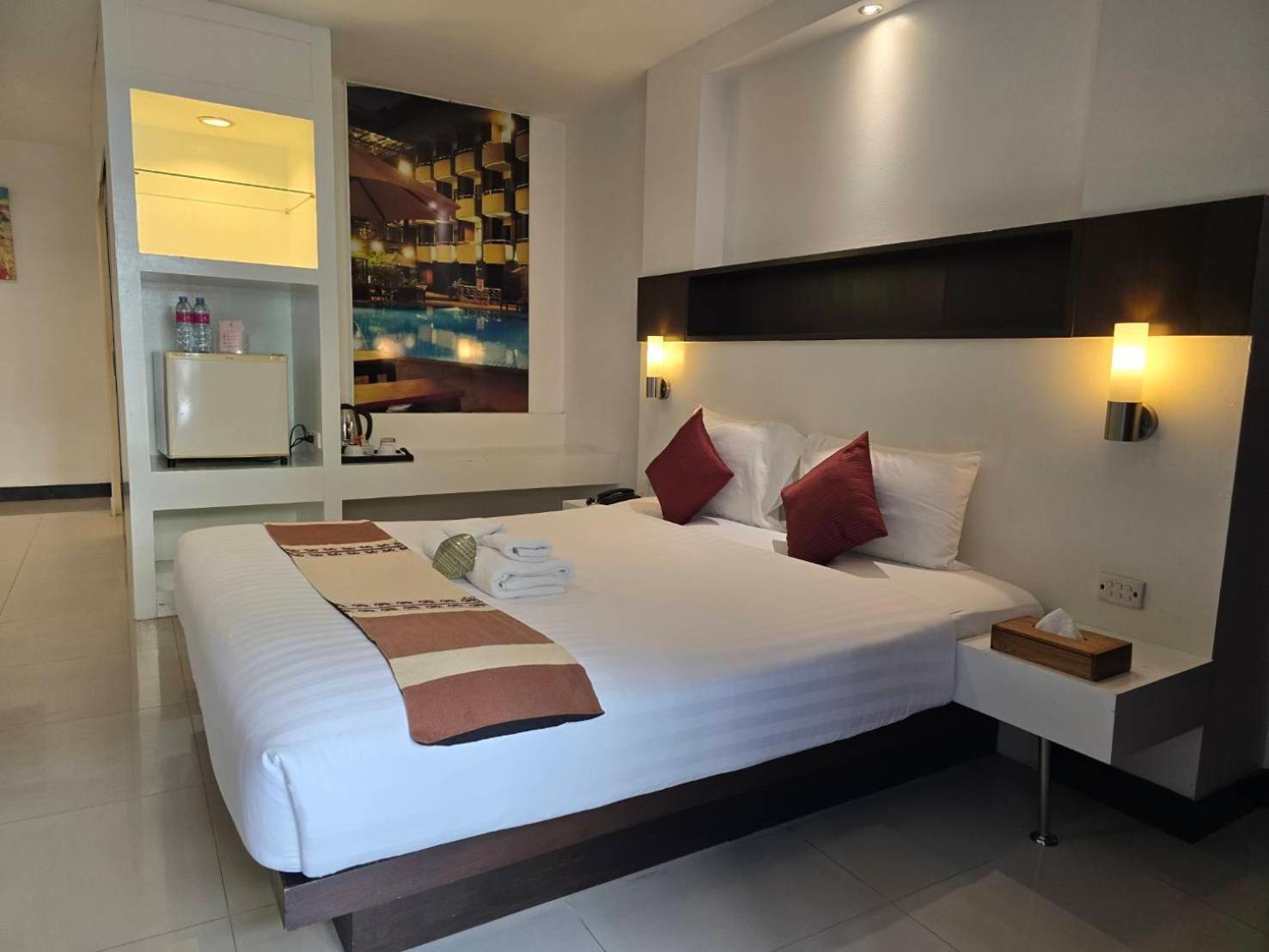 Baron Beach Hotel Паттайя Экстерьер фото