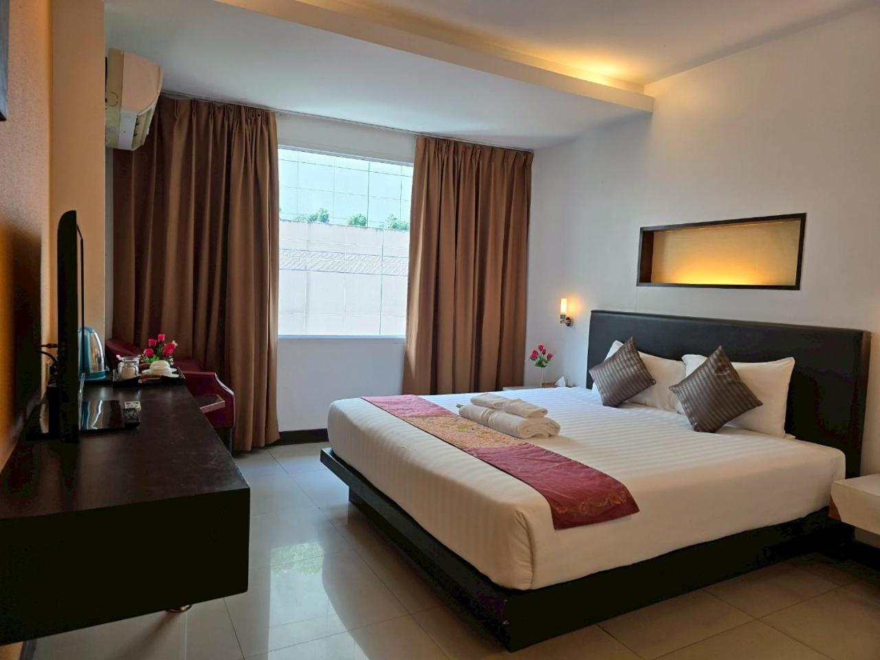 Baron Beach Hotel Паттайя Экстерьер фото
